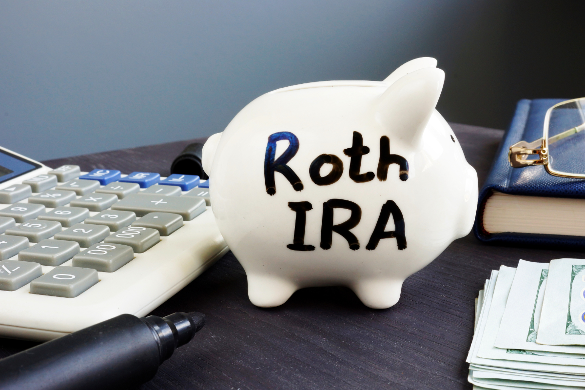 ROTH IRA piggy bank
